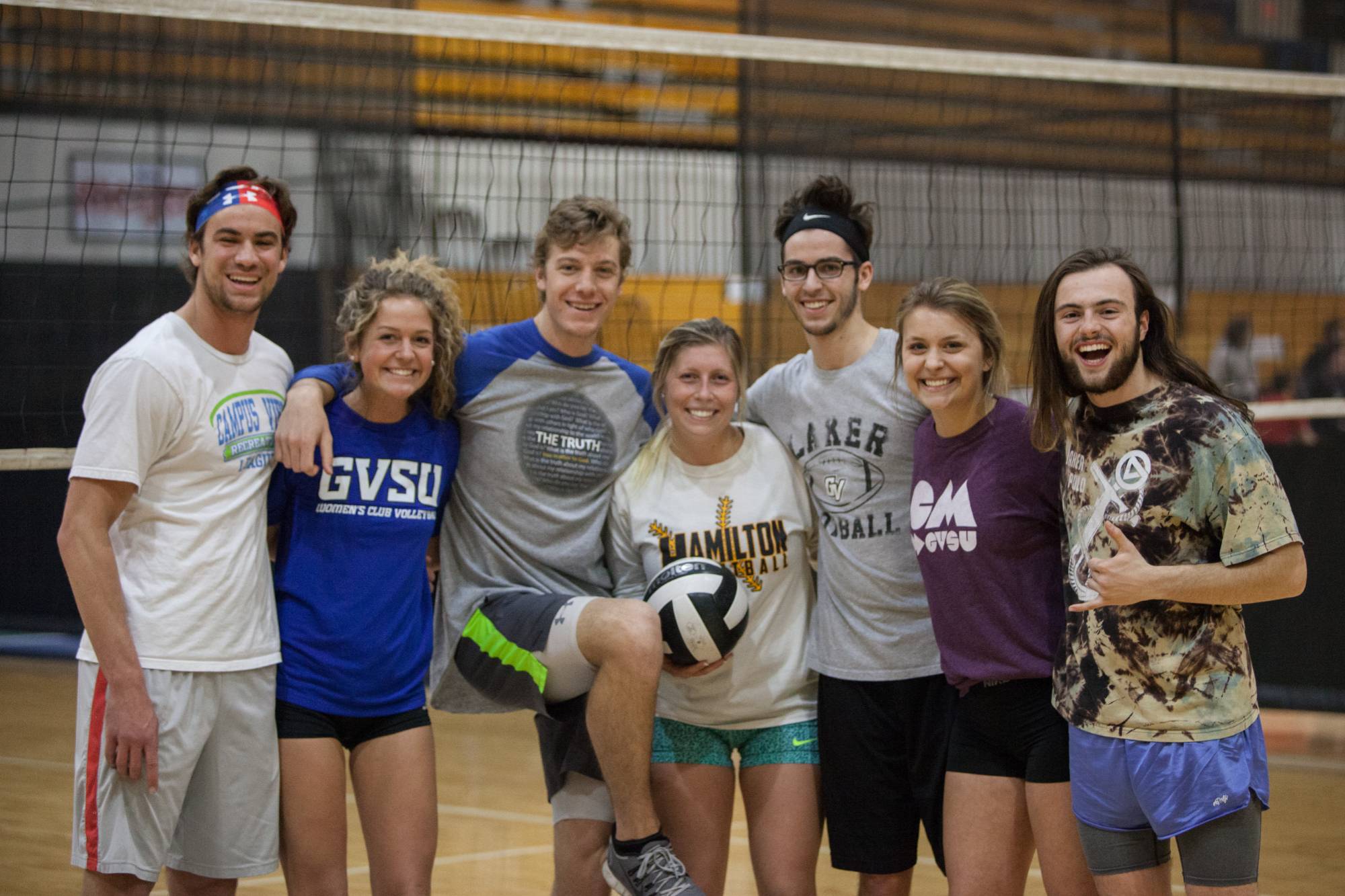GVSU students playing intramural volleyball